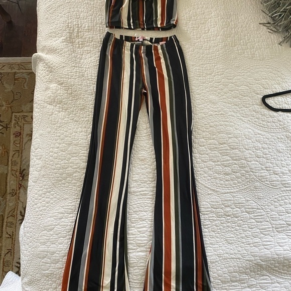 Feathers 2 pc pant suit SZ M(jr) vertical multicolor stripes NWT - Picture 5 of 7